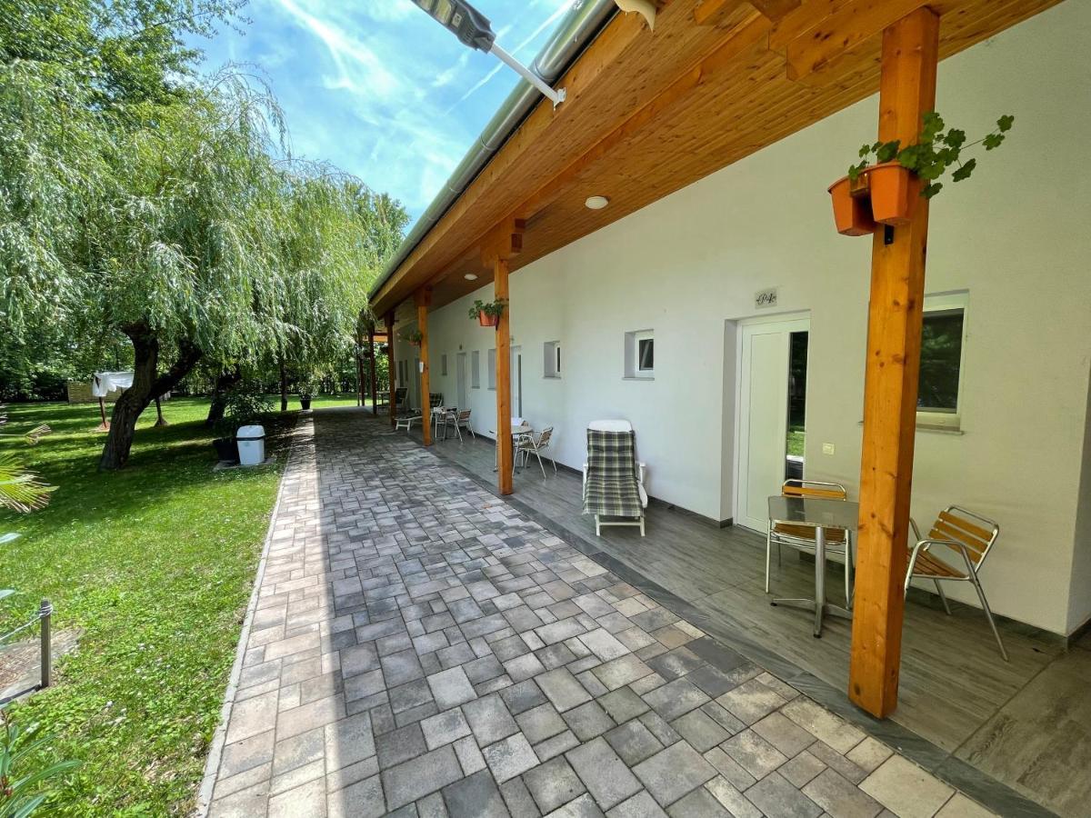 Апарт отель Liget Ueduelopark Фоньод Экстерьер фото