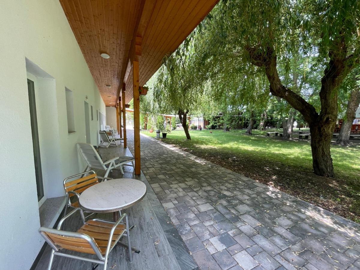Апарт отель Liget Ueduelopark Фоньод Экстерьер фото