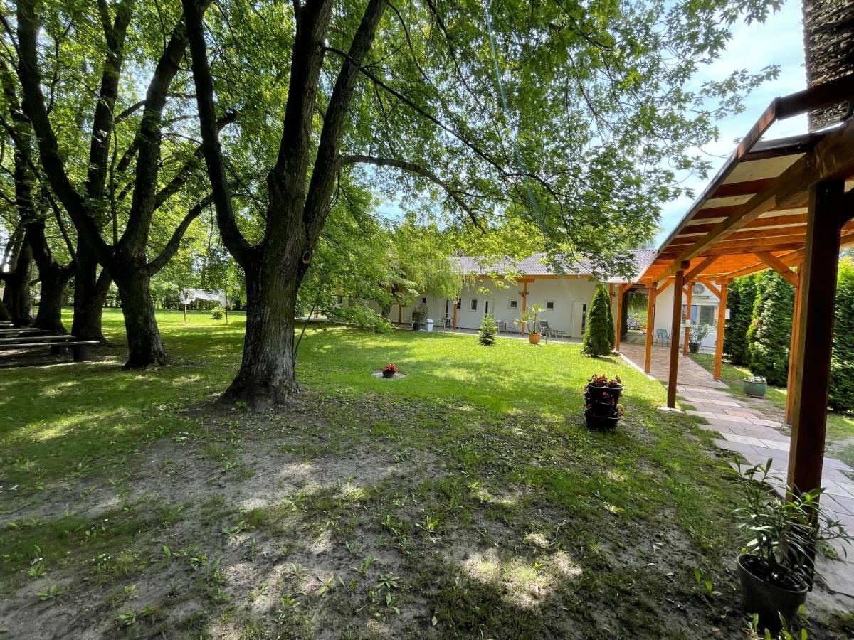 Апарт отель Liget Ueduelopark Фоньод Экстерьер фото